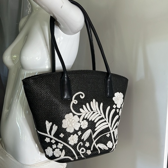 Cole Haan Shoulder Cinch Straw Linen Bucket Bag in Black White - Picture 1 of 10